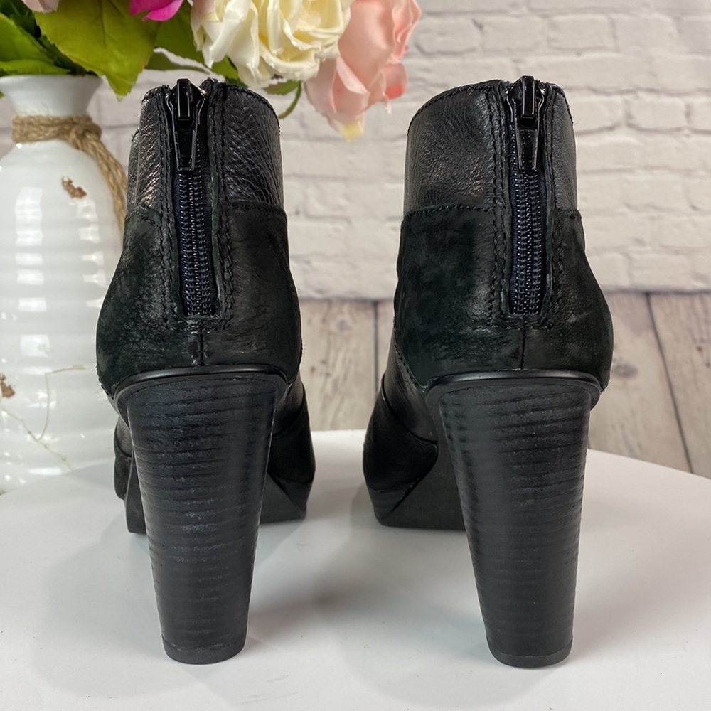 FOSSIL Black Leather & Suede Back Zip Up High Heels - Picture 5 of 17